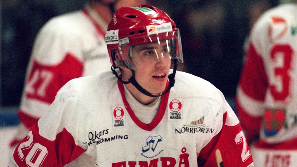 En ung Henrik Zetterberg bar Timrå på sina axlar.