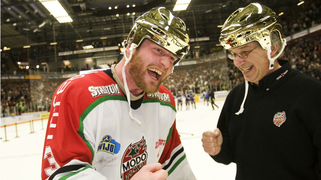 Mattias Timander firar Modos SM-guld 2007.