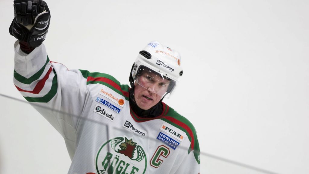 Kenny Jönsson i Rögle-tröjan.