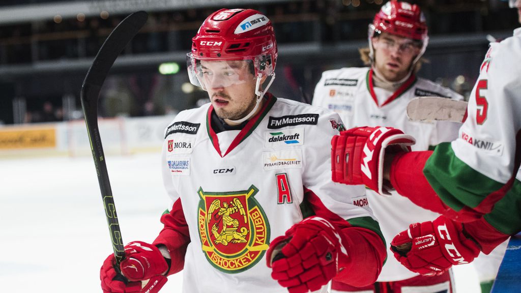 Alexander Deilert i Mora IK där han spelade under Jeremy Colliton.