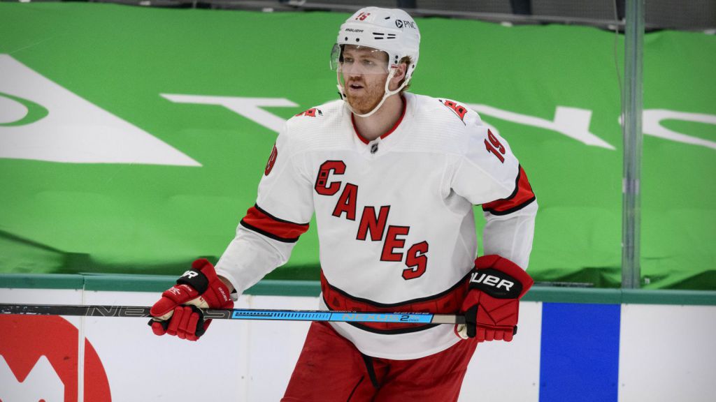 New Jersey vann dragkampen om Dougie Hamilton.