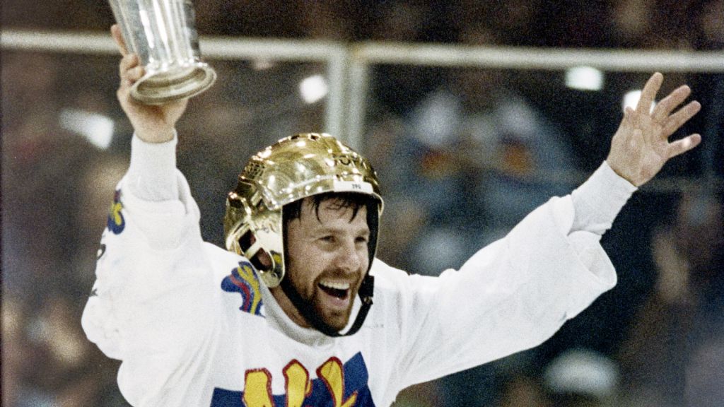 Mats Näslund firar SM-guldet med Malmö 1992.