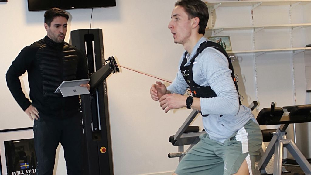 Sebastian Pisano i arbete med en av sina klienter.